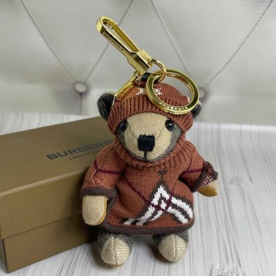 Брелок Burberry идёт в фирменной коробке ФШБ 002.3