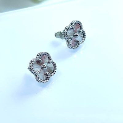 Серьги гвоздики Van Cleef & Arpels